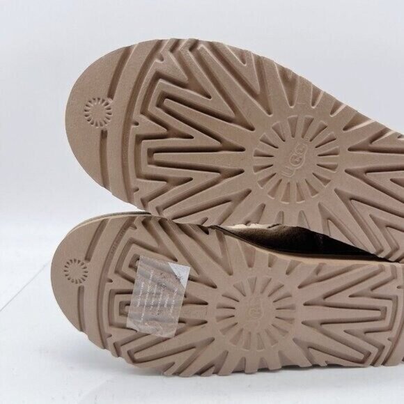 UGG Australia Women's Classic Short II Sheepskin Winter Boots Stone US 6 - Picture 8 of 9